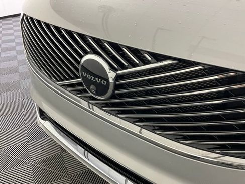 Certified 2025 Volvo XC90 T8 Ultra AWD/4WD image 9