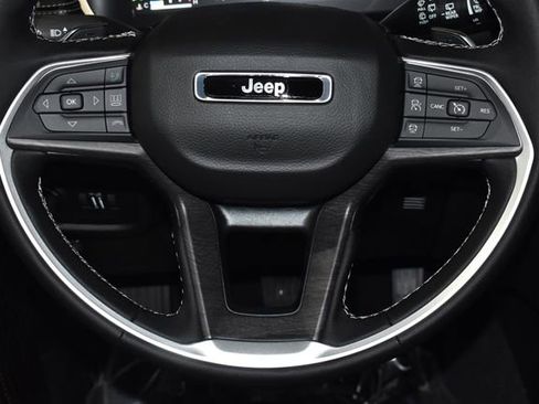 New 2025 Jeep Grand Cherokee Limited image 23