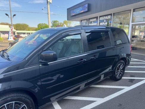 Used 2017 Dodge Grand Caravan GT FWD image 9