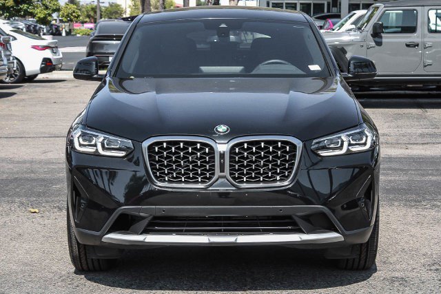 Used 2025 BMW X4 xDrive30i w/ Convenience Package AWD/4WD image 2
