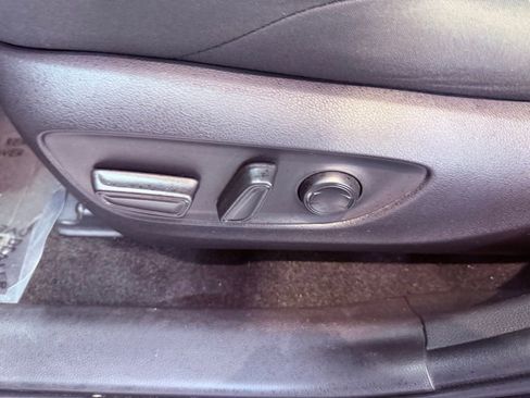 Used 2021 Toyota RAV4 SE image 19