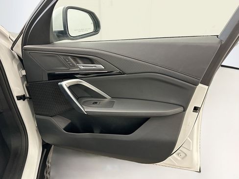 Used 2025 BMW X2 xDrive28i image 34