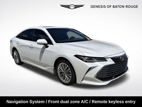 Used 2019 Toyota Avalon Limited FWD image 1
