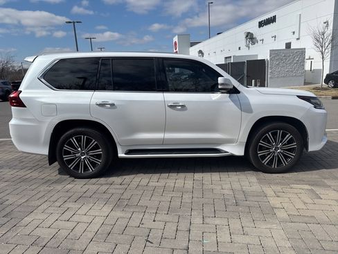 Used 2020 Lexus LX 570 4WD w/ Luxury Package image 3