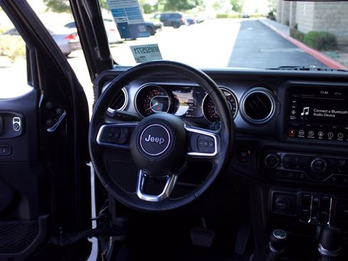 Used 2021 Jeep Wrangler Unlimited Sahara AWD/4WD image 16