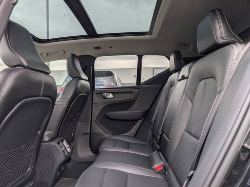 Used 2019 Volvo XC40 T5 Momentum AWD/4WD image 12