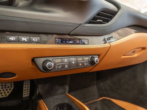 Used 2021 Ferrari F8 Tributo image 28