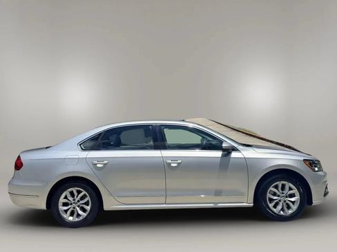 Used 2016 Volkswagen Passat 1.8T S FWD image 5