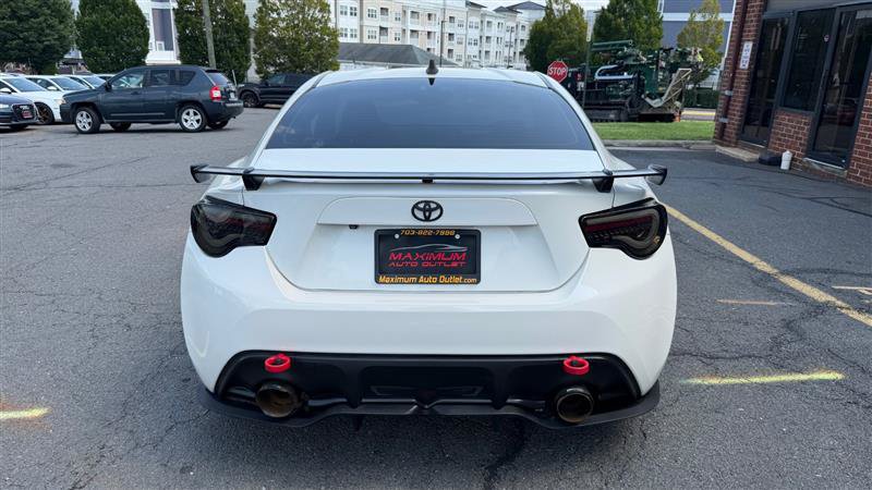 Used 2018 Toyota 86 RWD image 10
