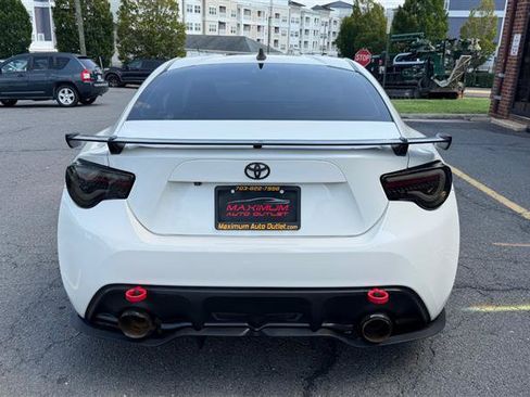 Used 2018 Toyota 86 RWD image 10