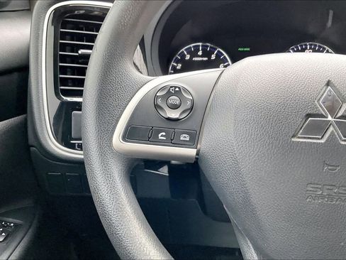 Used 2019 Mitsubishi Outlander ES image 21