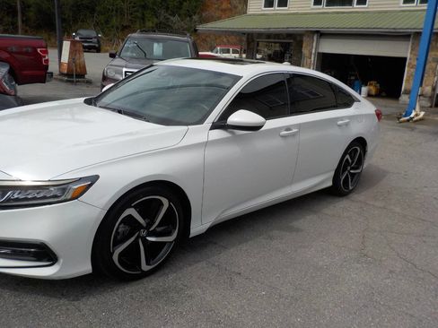 Used 2019 Honda Accord Sport image 3