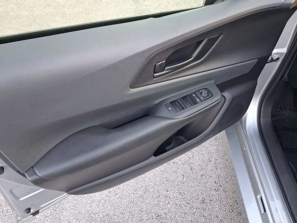 Used 2025 Toyota Prius LE FWD image 18