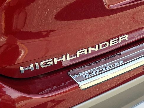 New 2026 Toyota Highlander Platinum AWD/4WD image 19