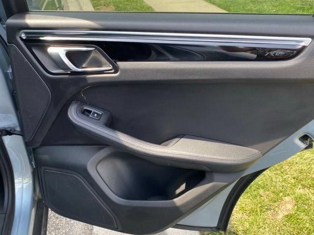 Used 2019 Porsche Macan AWD/4WD image 23