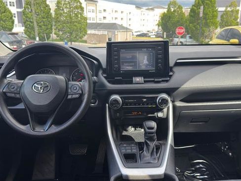 Used 2021 Toyota RAV4 XLE AWD/4WD image 25