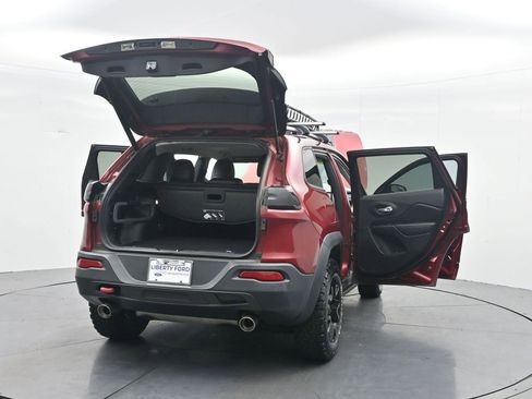 Used 2016 Jeep Cherokee Trailhawk w/ Comfort/Convenience Group AWD/4WD image 44