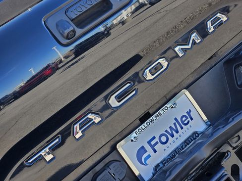 Used 2019 Toyota Tacoma TRD Off-Road w/ Technology Package image 9