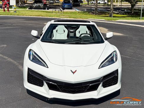 Used 2025 Chevrolet Corvette Z06 RWD image 5