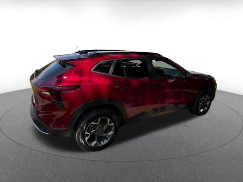 Used 2025 Chevrolet Trax LT FWD image 15
