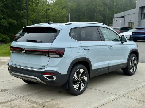 New 2025 Volkswagen Taos SE image 8