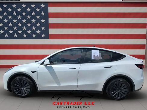 Used 2022 Tesla Model Y Long Range AWD/4WD image 3