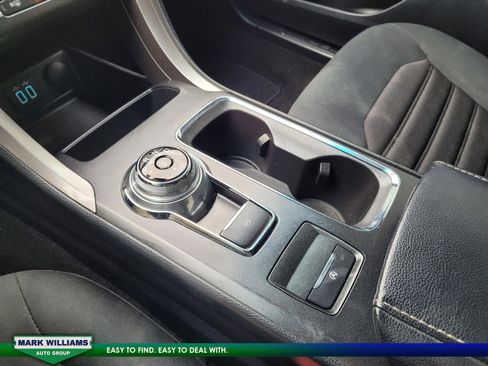 Used 2019 Ford Fusion SE image 25