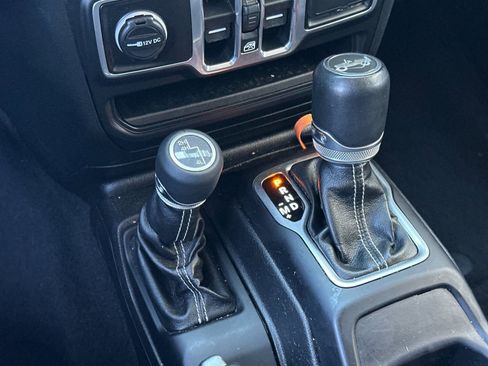 Used 2018 Jeep Wrangler Unlimited Sahara AWD/4WD image 21