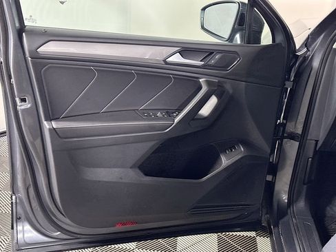 Certified 2024 Volkswagen Tiguan SE w/ Panoramic Sunroof Package AWD/4WD image 10
