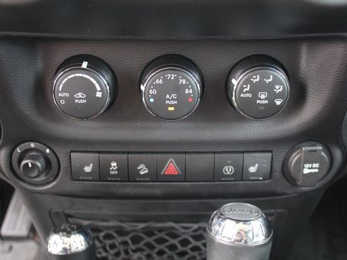 Used 2016 Jeep Wrangler Unlimited Rubicon image 24