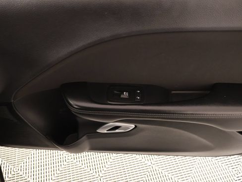 Used 2016 Dodge Challenger SXT RWD image 13