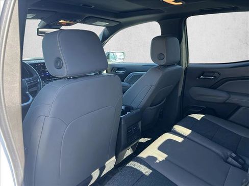 Used 2024 Chevrolet Colorado ZR2 w/ Technology Package image 17