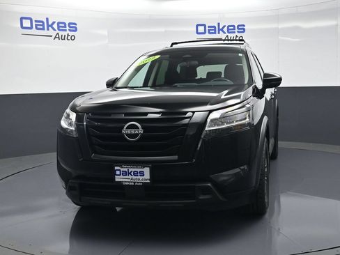 Used 2022 Nissan Pathfinder SV w/ SV Black Package FWD image 3
