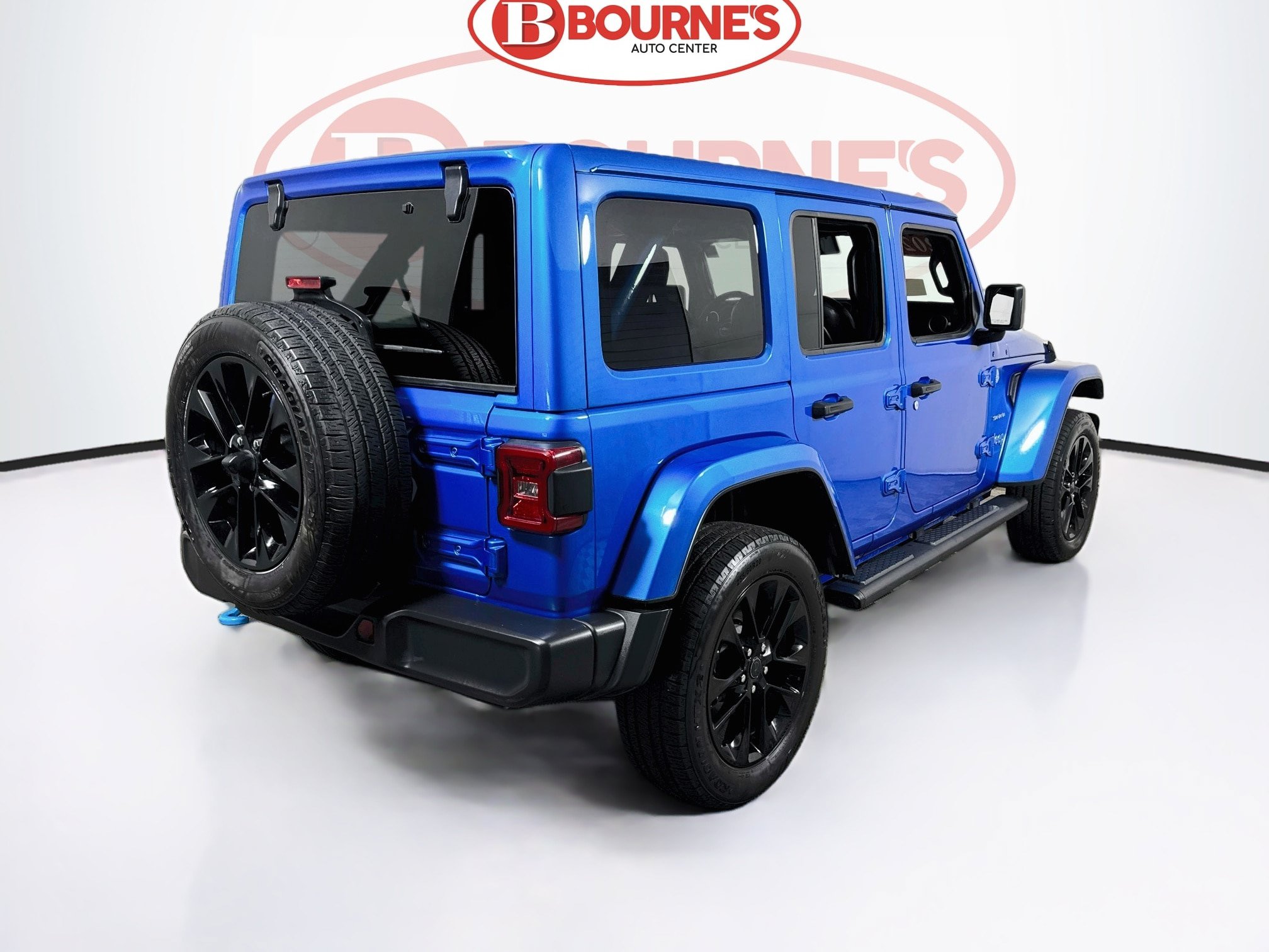 Used 2024 Jeep Wrangler Unlimited Sahara w/ Technology Group AWD/4WD image 10