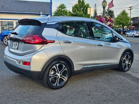 Used 2020 Chevrolet Bolt Premier w/ Infotainment Package FWD image 5