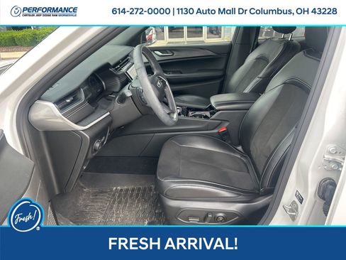 Used 2023 Jeep Grand Cherokee Altitude AWD/4WD image 12