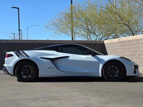 Used 2024 Chevrolet Corvette Z06 w/ Stealth Interior Trim Package image 10