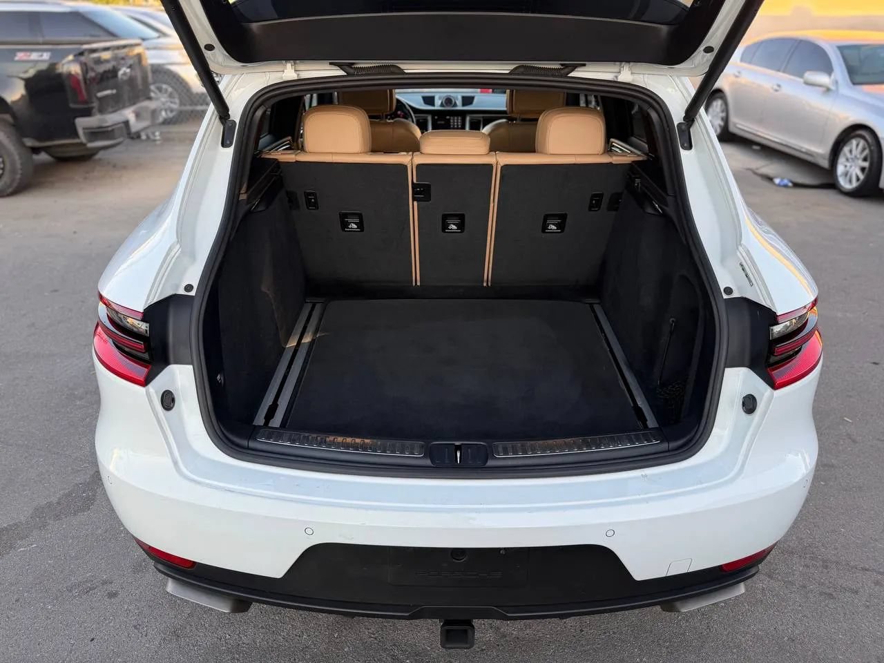Used 2017 Porsche Macan AWD/4WD image 33