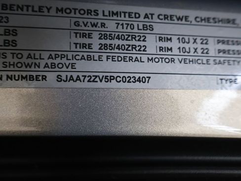 Used 2023 Bentley Bentayga Plug-In Hybrid image 40