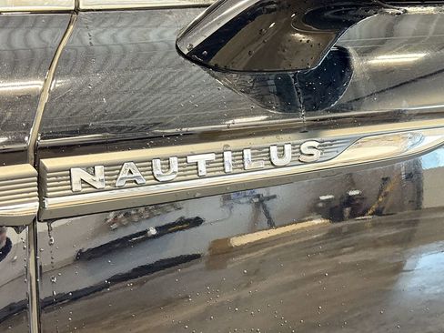 Used 2023 Lincoln Nautilus Standard w/ Premium Package image 21