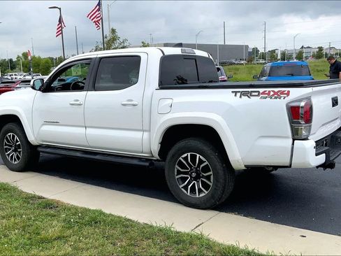 Used 2020 Toyota Tacoma TRD Sport w/ Exterior Package AWD/4WD image 2
