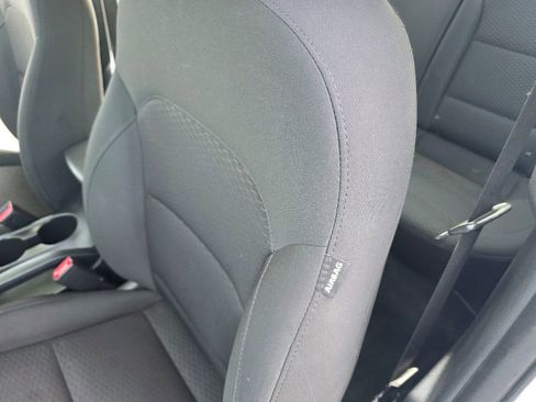 Used 2019 Hyundai Elantra SE w/ Cargo Package image 17