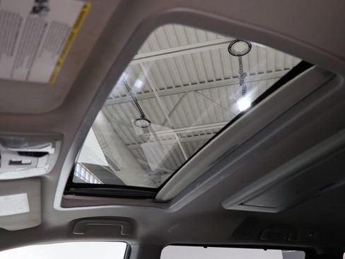 Used 2017 Toyota Sienna SE Premium FWD image 32