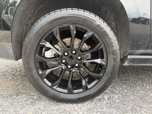 Used 2025 GMC Yukon XL Denali w/ Sun & Power Step Package AWD/4WD image 11