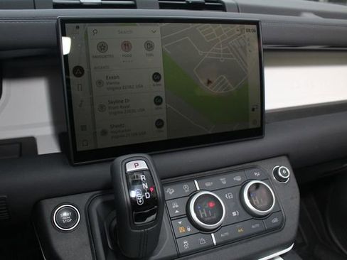 Used 2025 Land Rover Defender 110 X-Dynamic SE image 16