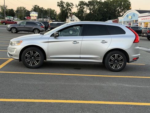 Used 2017 Volvo XC60 T5 Dynamic w/ Preferred Option Package AWD/4WD image 6