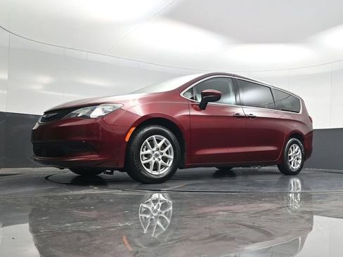 Used 2023 Chrysler Voyager LX FWD image 53