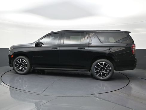 Used 2024 Chevrolet Suburban RST w/ Luxury Package image 2