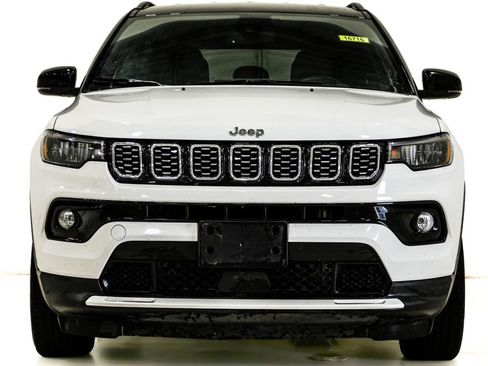 Used 2025 Jeep Compass Limited AWD/4WD image 2
