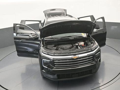 Used 2025 Chevrolet Traverse LT FWD image 71